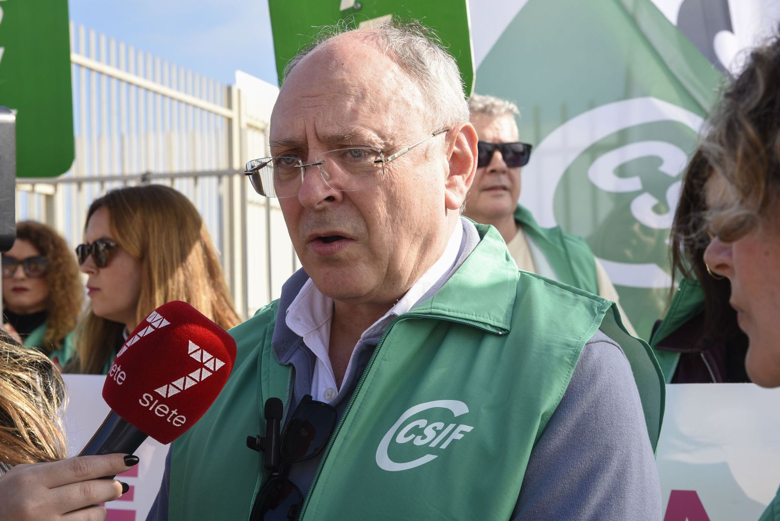 Las fotografías de la concentración de CSIF en La Línea por las mejoras laborales en la Agencia Pública de Puertos de Andalucía