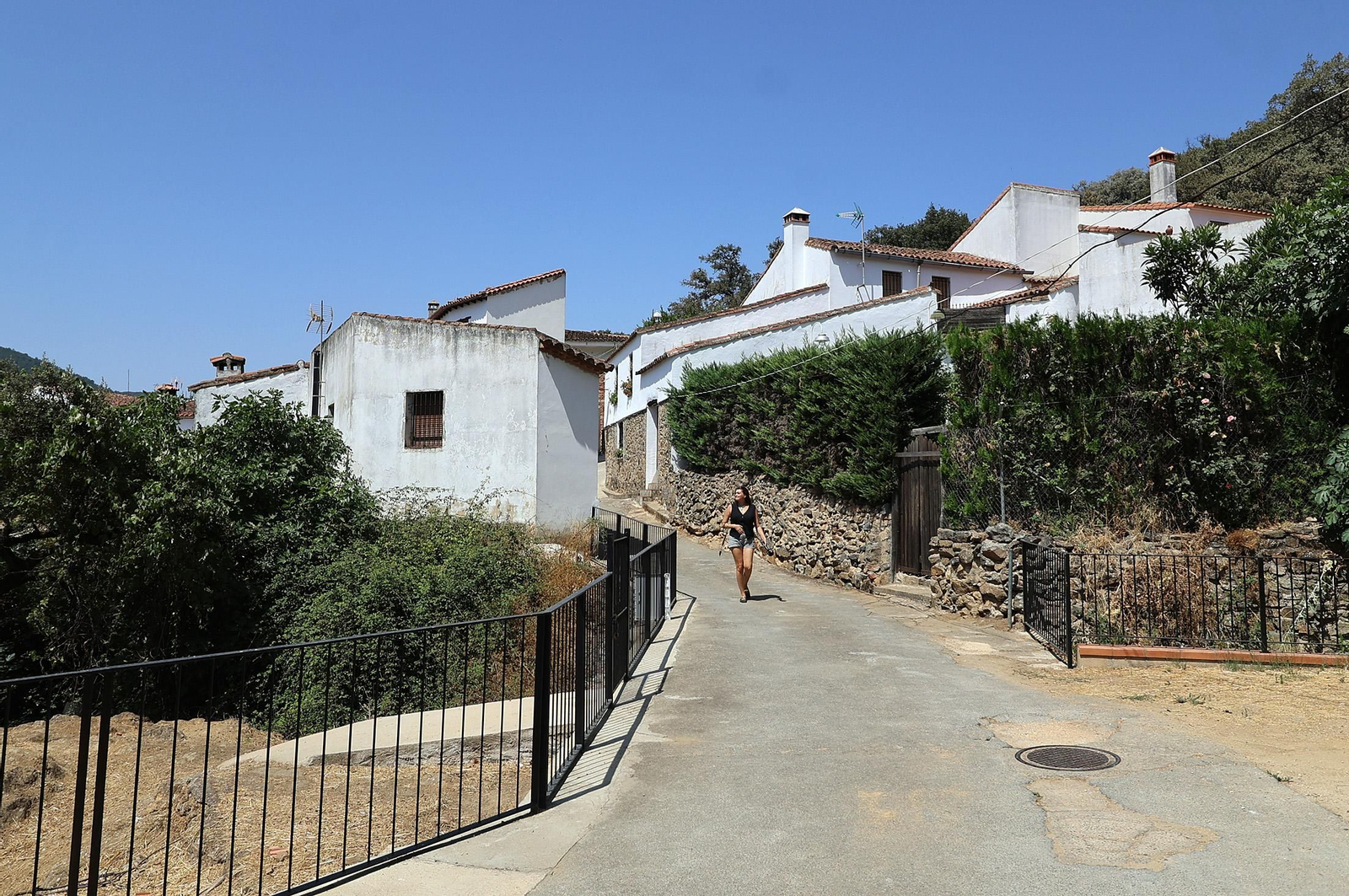 Imágenes de los vecinos de Los Romeros ya en sus casas tras el incendio