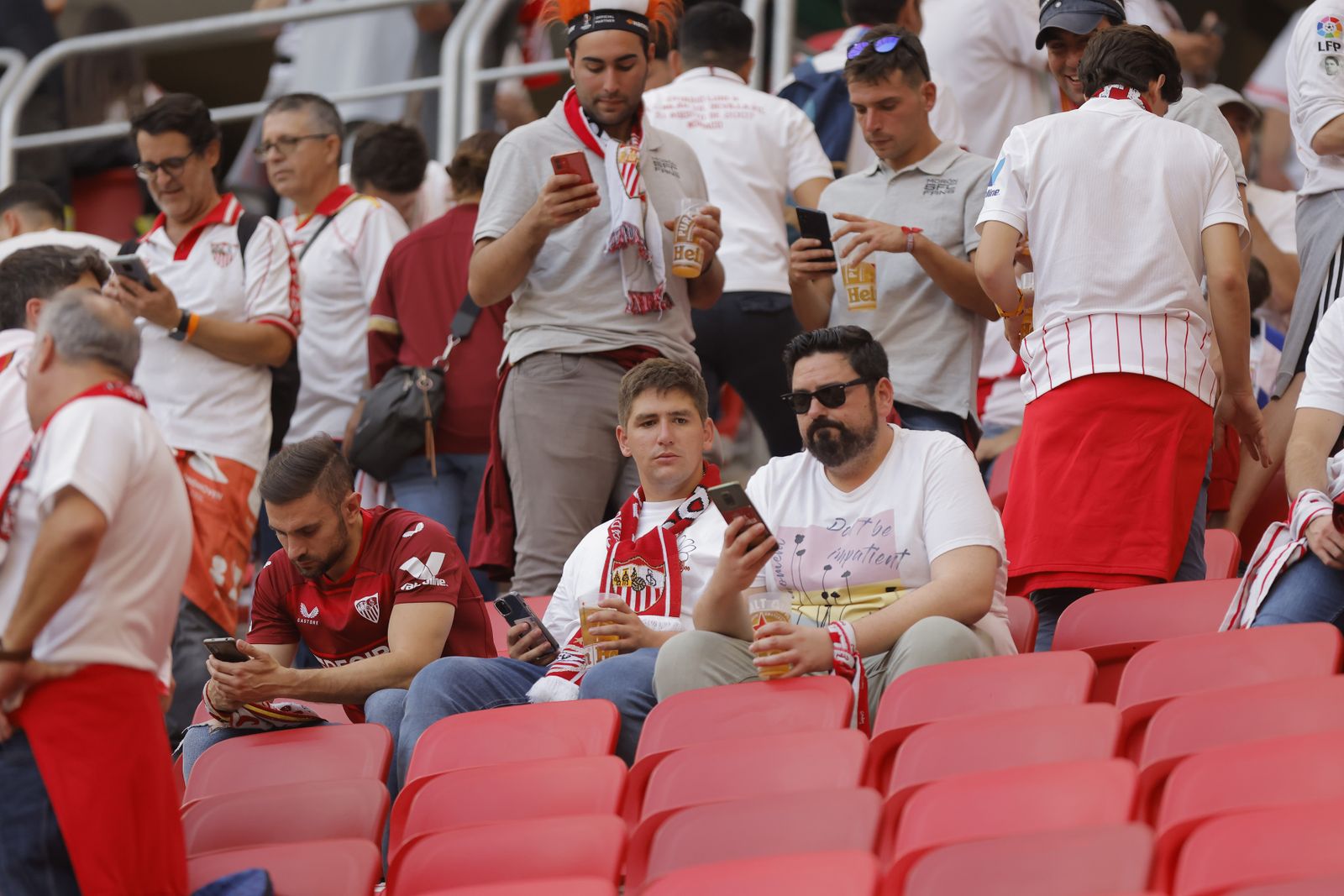 Búscate en las fotos del Sevilla-Roma