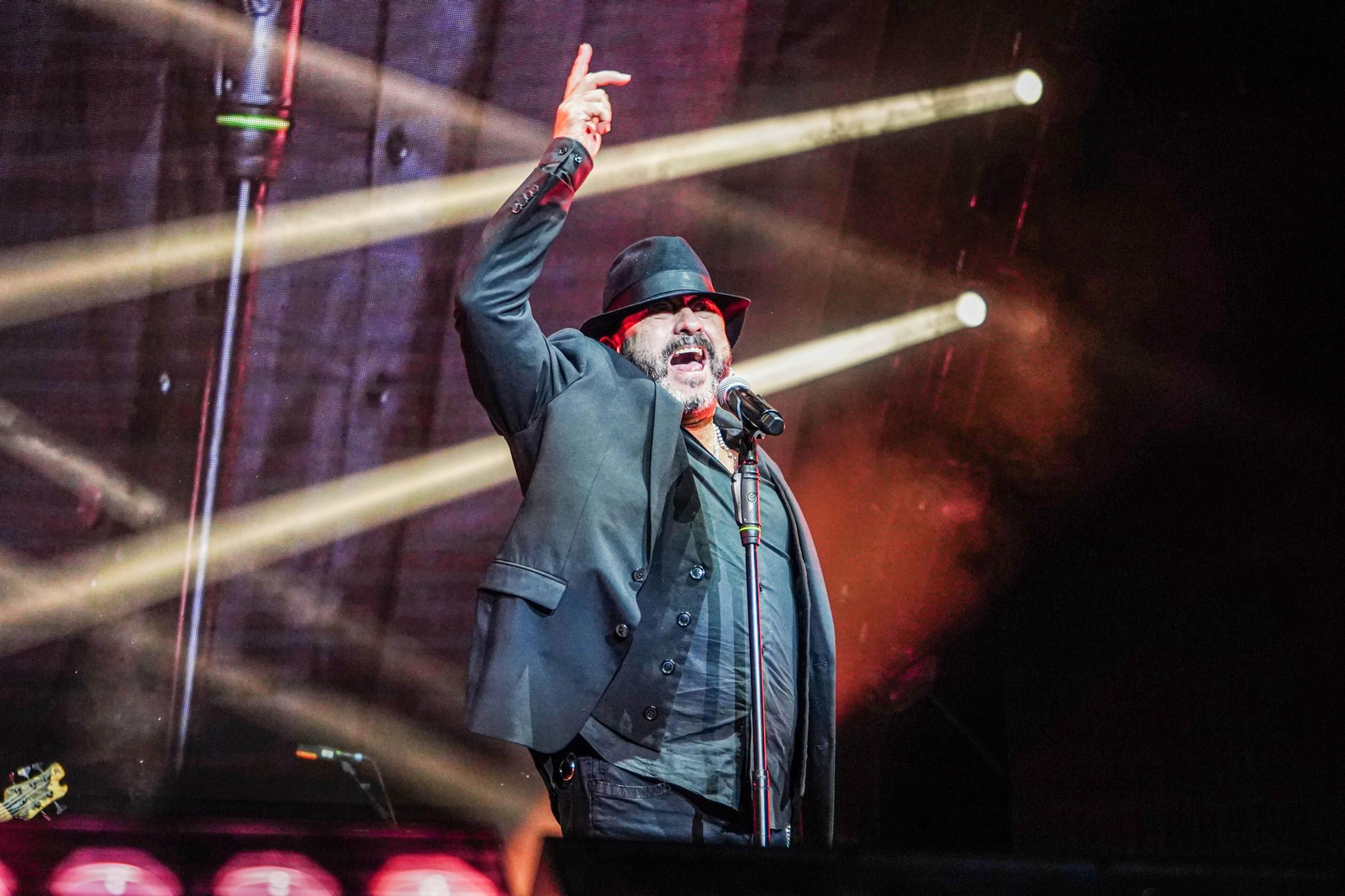 Las mejores imágenes del concierto de El Barrio en Granada