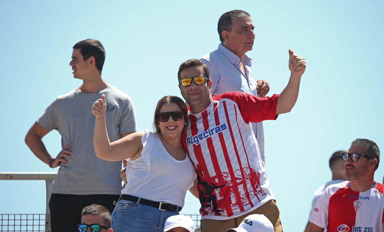 Fotos de la afición durante el Algeciras - Celta B en el estadio Nuevo Mirador