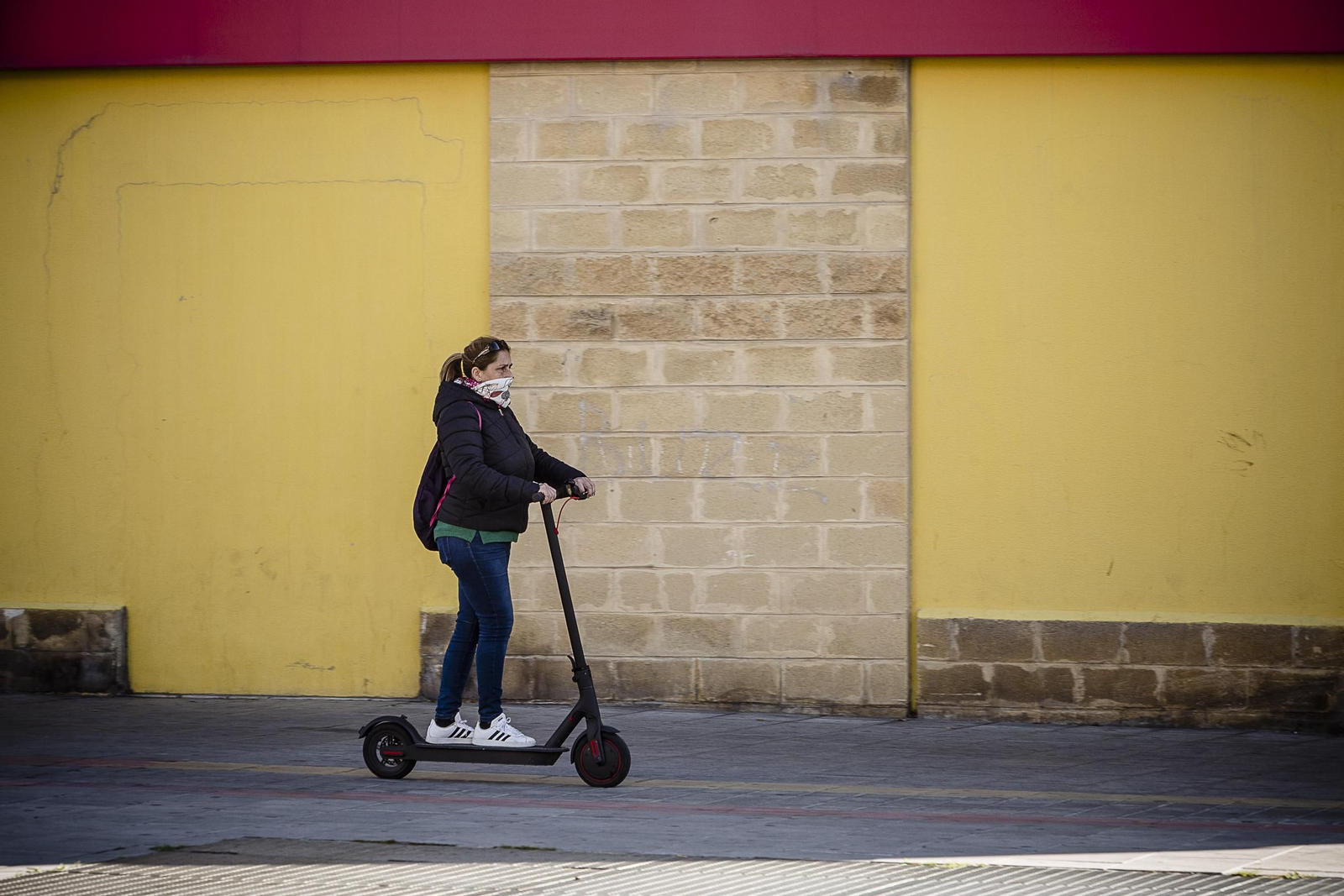 Imágenes del estado de alarma en Cádiz por el coronavirus durante la mañana de hoy.