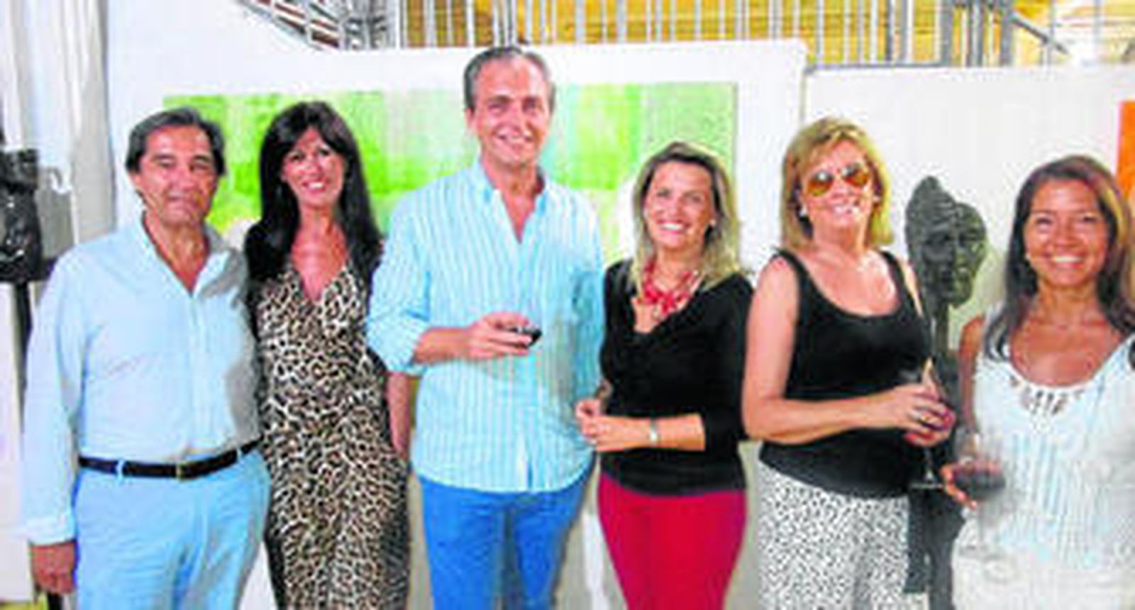 Jose Luis Gallego, Mar Fernández, Juan de la Cerda, Maite de Villa, Mamen Grande y Consuelo Gallego, se dieron cita en la exposición titulada 'Luces, colores y sombras'.