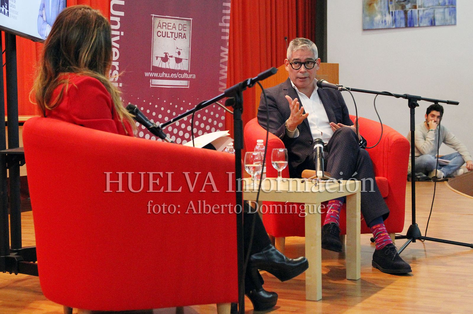 Boris Izaguirre presenta "Tiempo de Tormentas" en la Universidad de Huelva, en imágenes