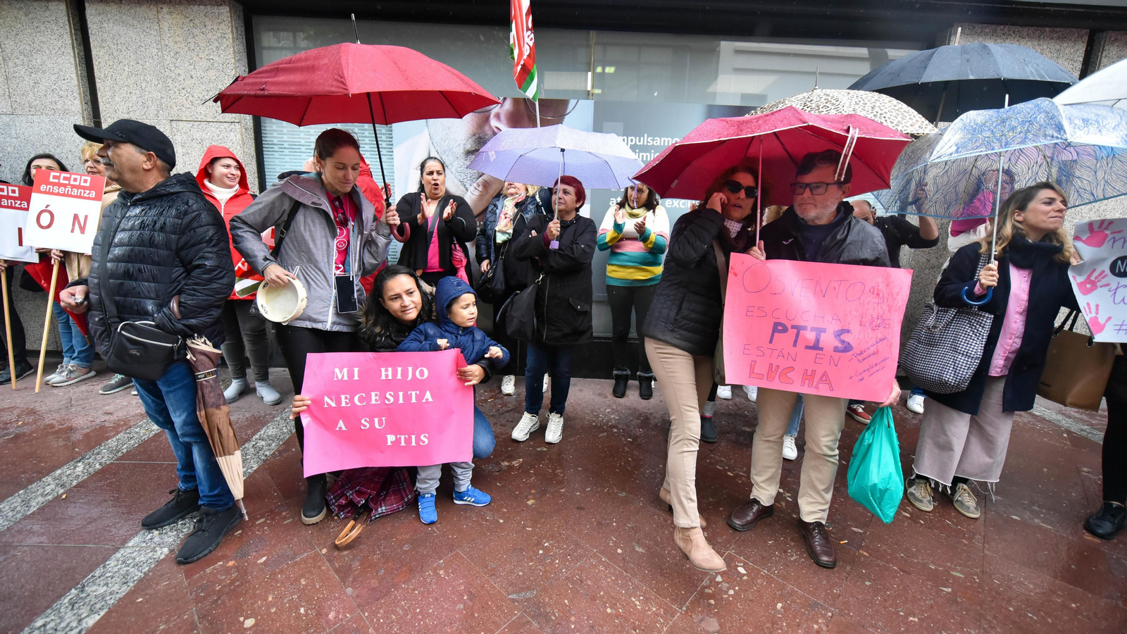 Protesta de padres por la falta de monitores de integración PTIS, en imágenes