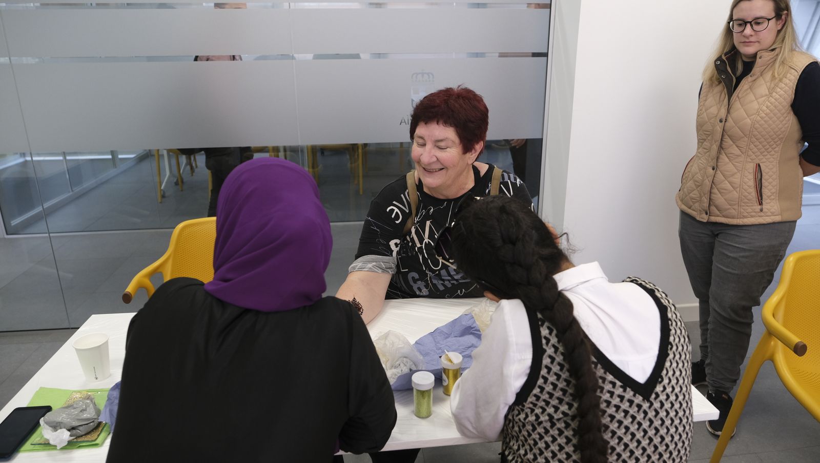 Imágenes de los talleres de inserción laboral de Verdiblanca en el Espacio Alma