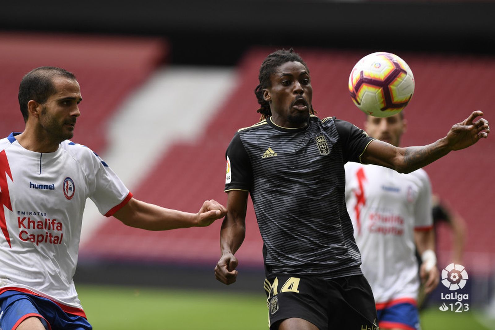 Verza en acción en el duelo que midió al Rayo Majadahonda con el Real Oviedo.