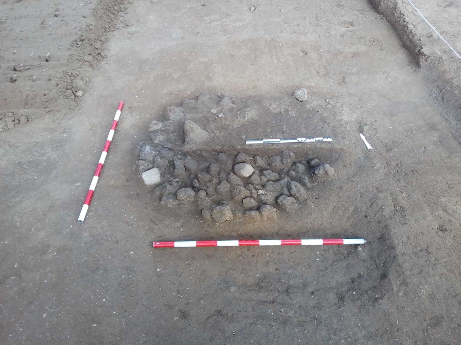 Uno de los hogares neolíticos hallados durante unas obras junto al campo de hockey