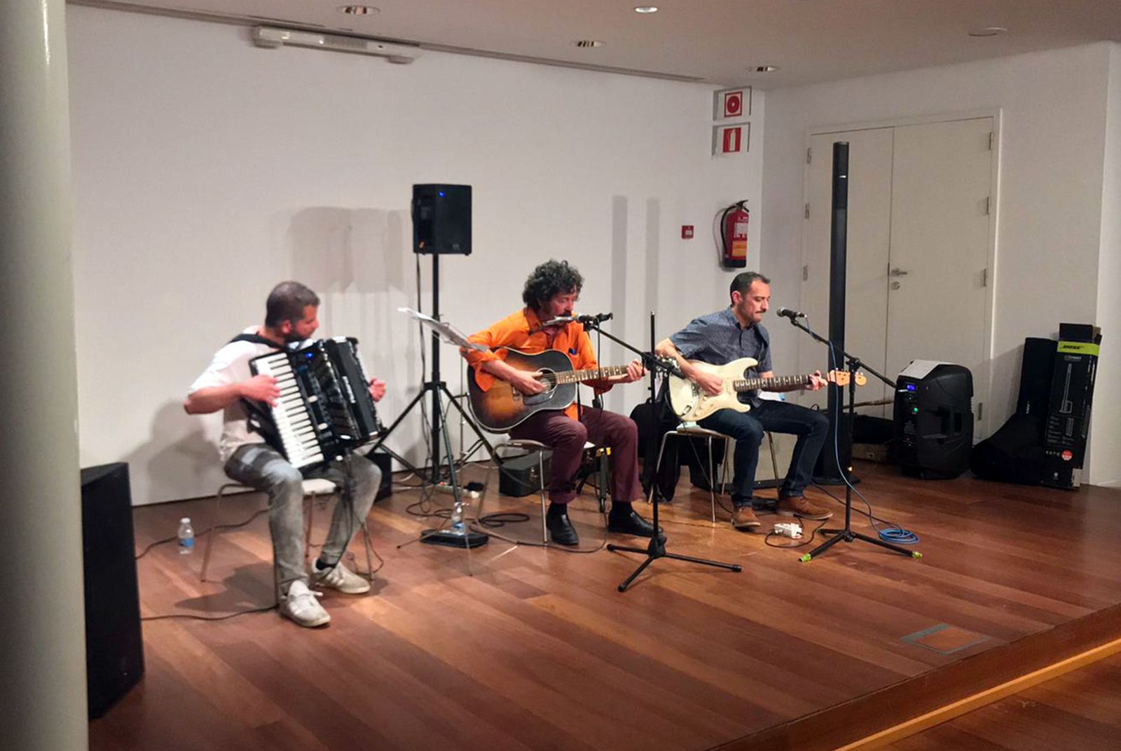 Javier Maresca acompañado de Abelardo Navarro y Miguel Fernández.