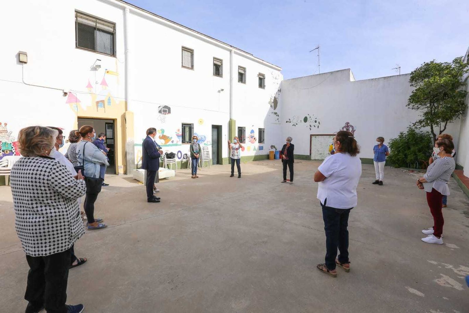 Visita de los responsables municipales a las instalaciones del centro, hace ahora un año.