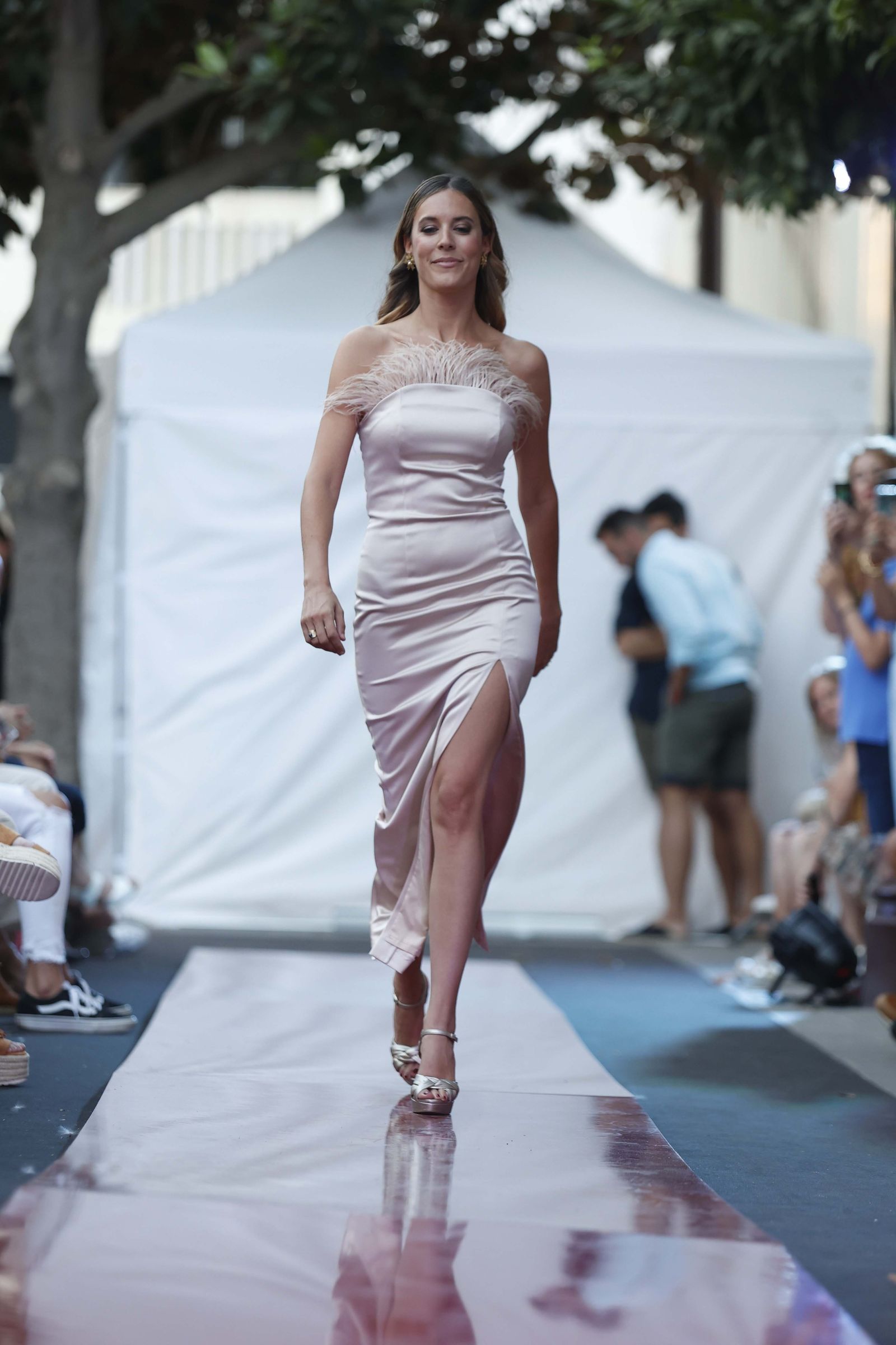 Las imágenes del Desfile de Jóvenes Diseñadores en la Plaza de la Magdalena