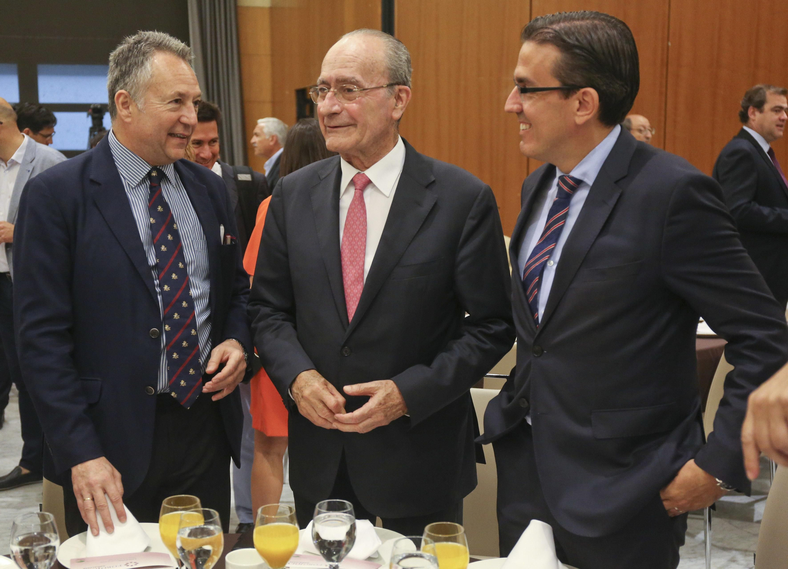 Las imágenes del Foro Joly con Elías Bendodo