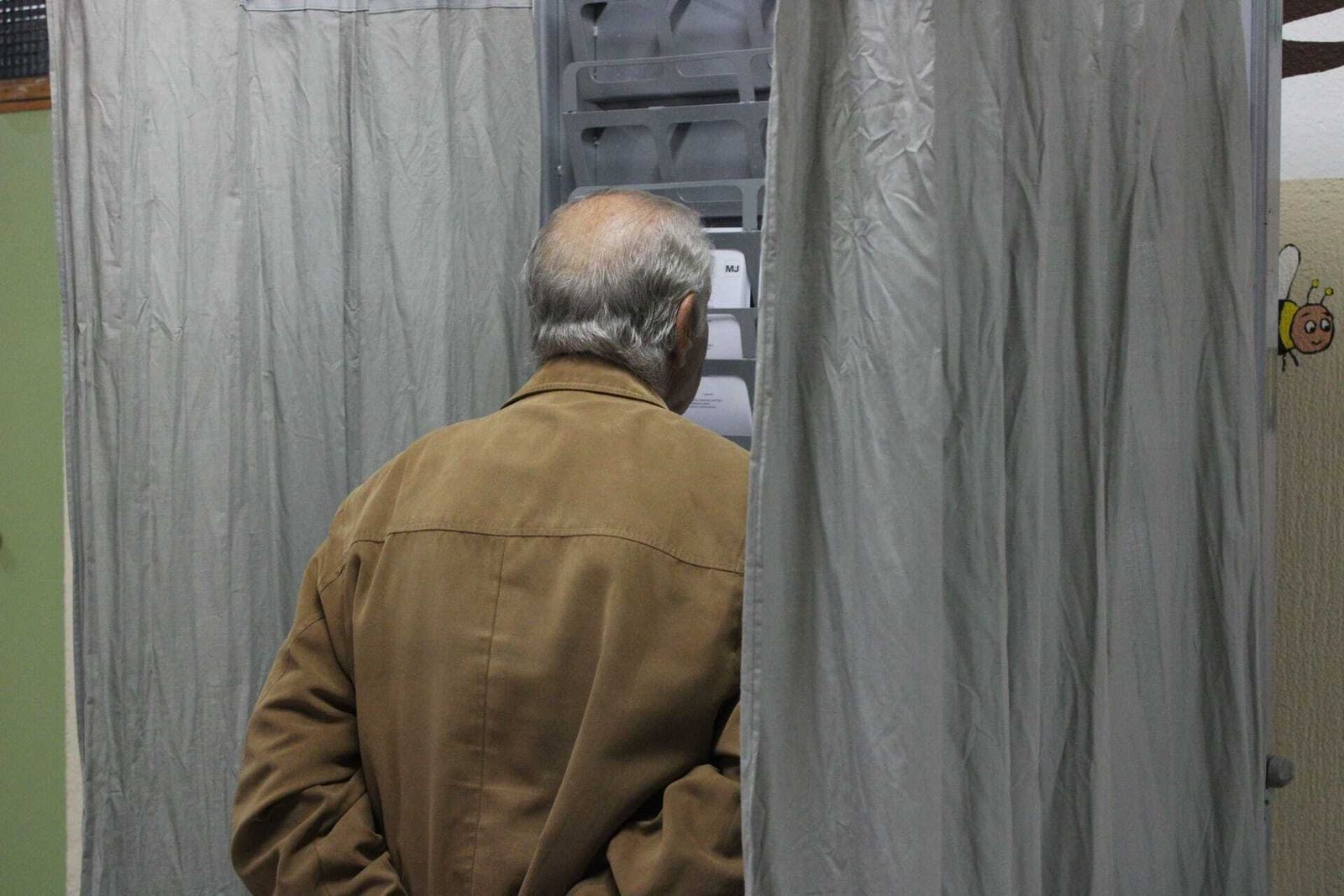 Fotos: así está votando Granada en el inicio de las elecciones municipales