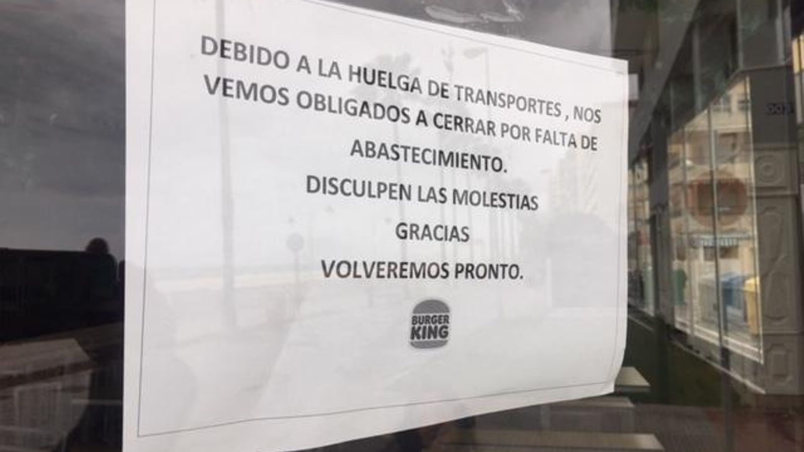 Anuncio del cierre por falta de abastecimiento.