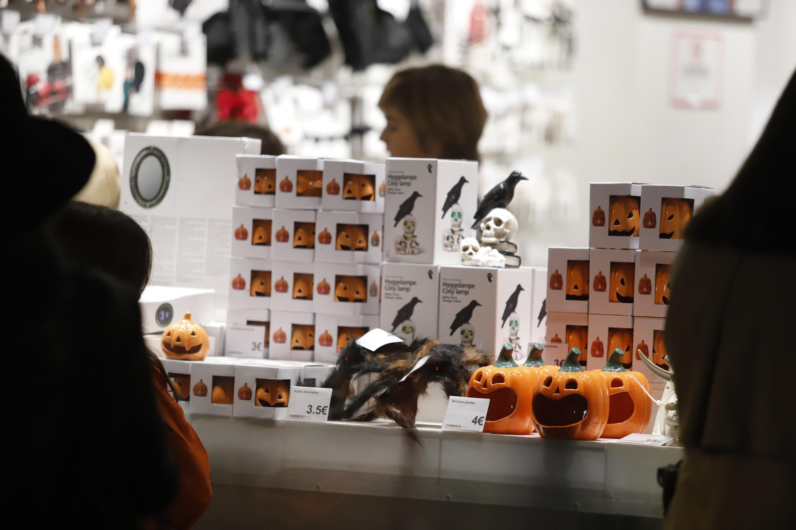 Ambiente de Halloween en las calles de Huelva