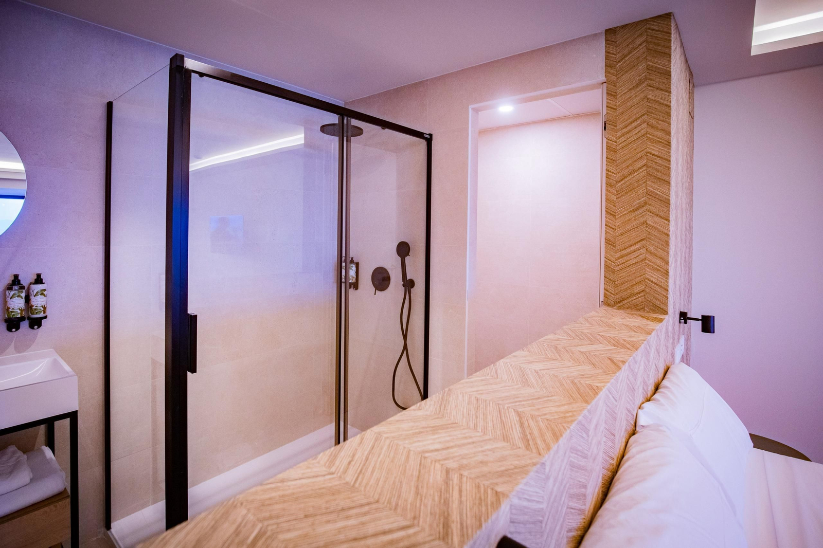 Los Apartamentos Playa Victoria de Cádiz abren sus puertas al público