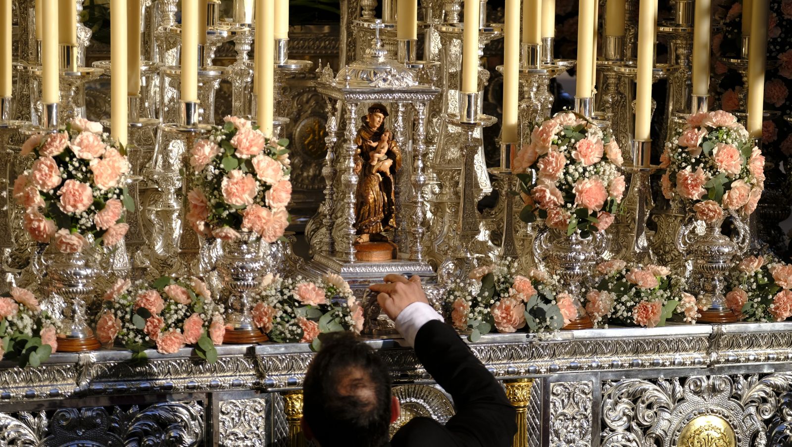 Coronación desaría al viento en su estación de Penitencia