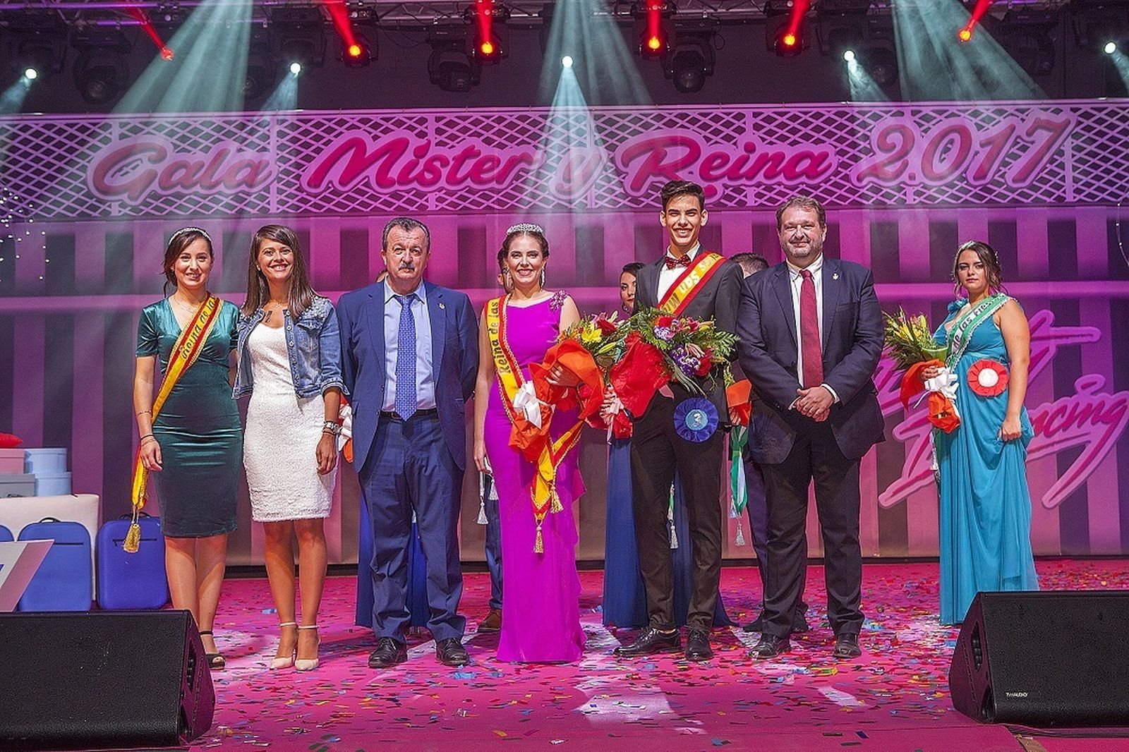 Reina y Míster 2017 junto a autoridades y la Reina 2016.