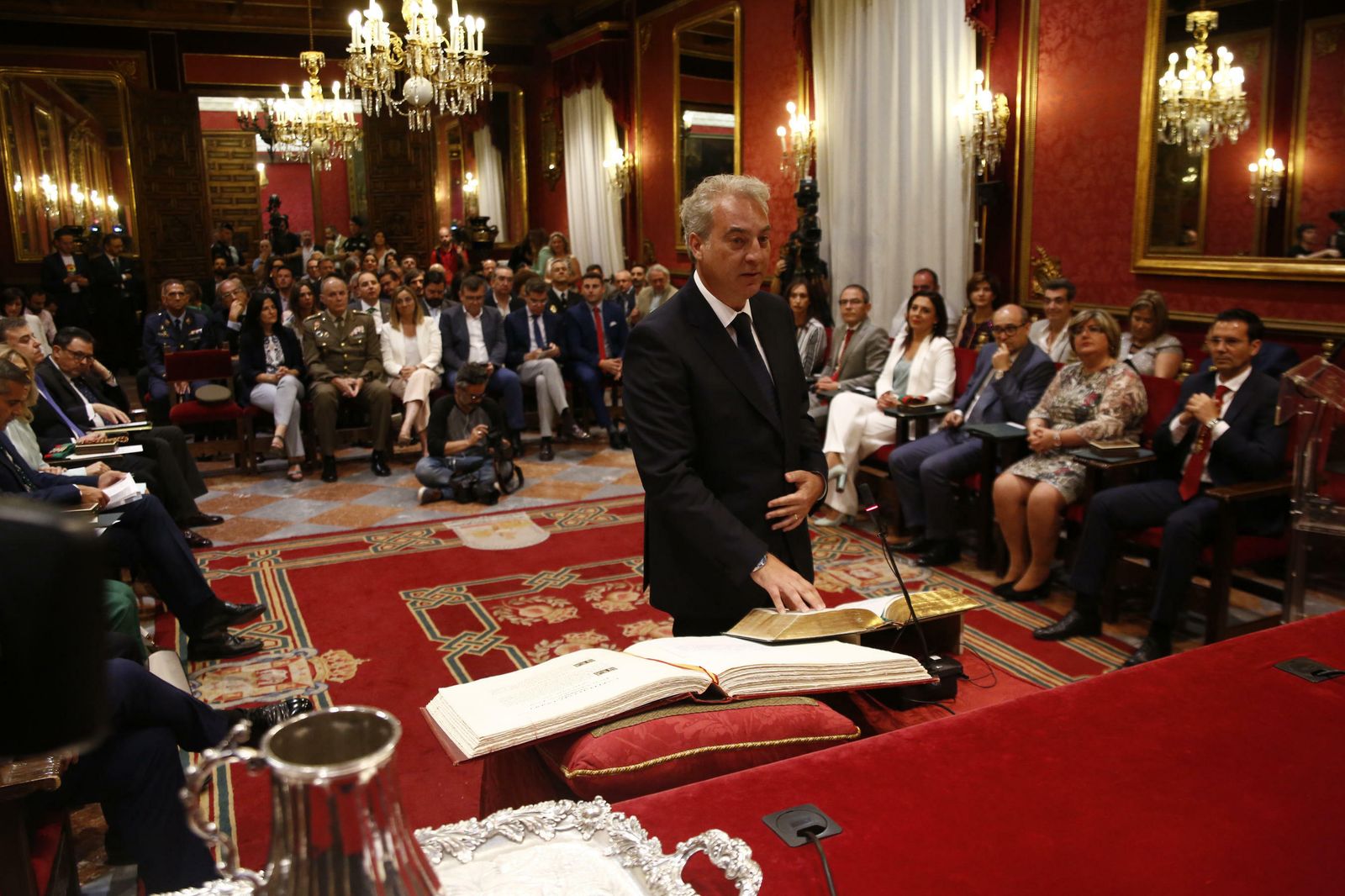 Las imágenes de la jornada de constitución del Ayuntamiento de Granada