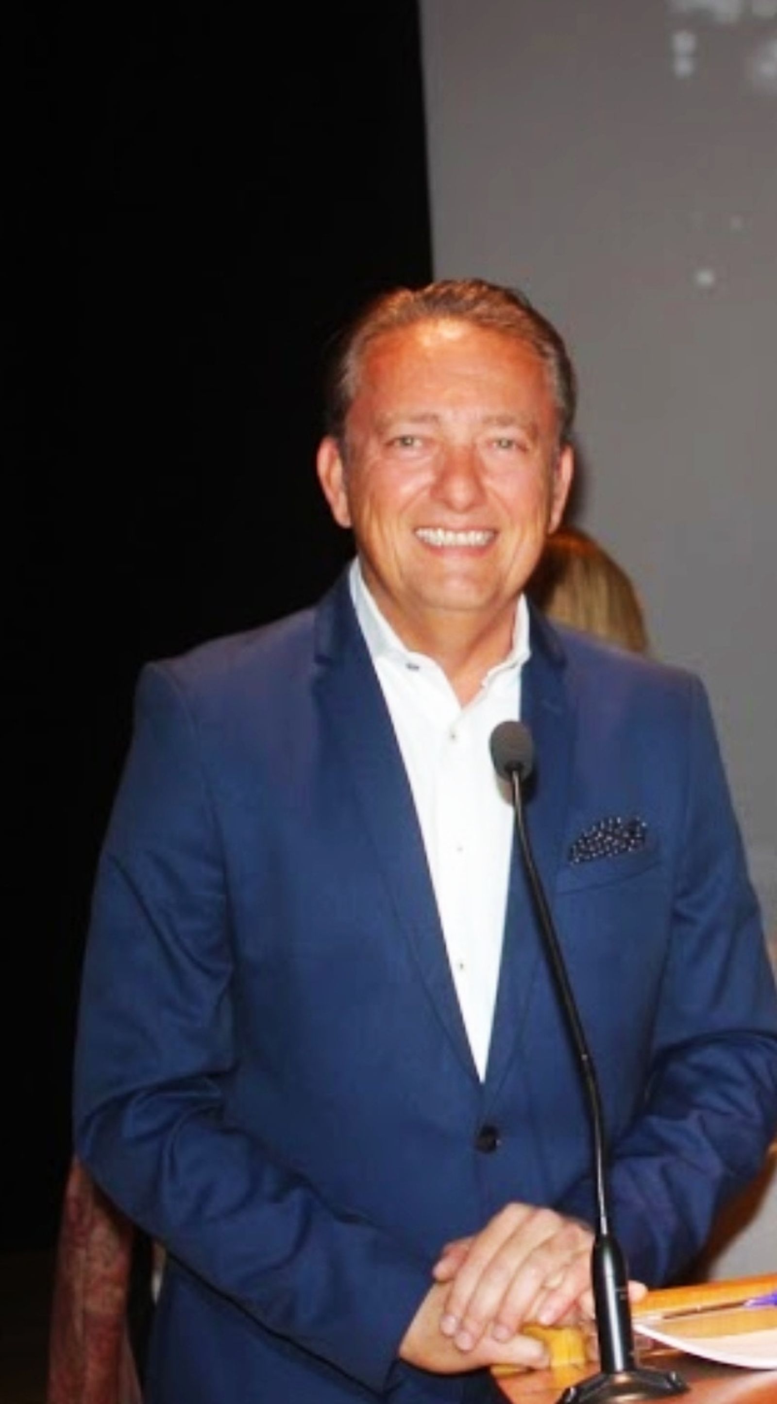 Joaquín Segura Delgado. Presentador y productor del magazine “Vive en Almería”. Interalmería TV. 'Clásicos para la vida. Una pequeña biblioteca ideal'. Nuccio Ordine.