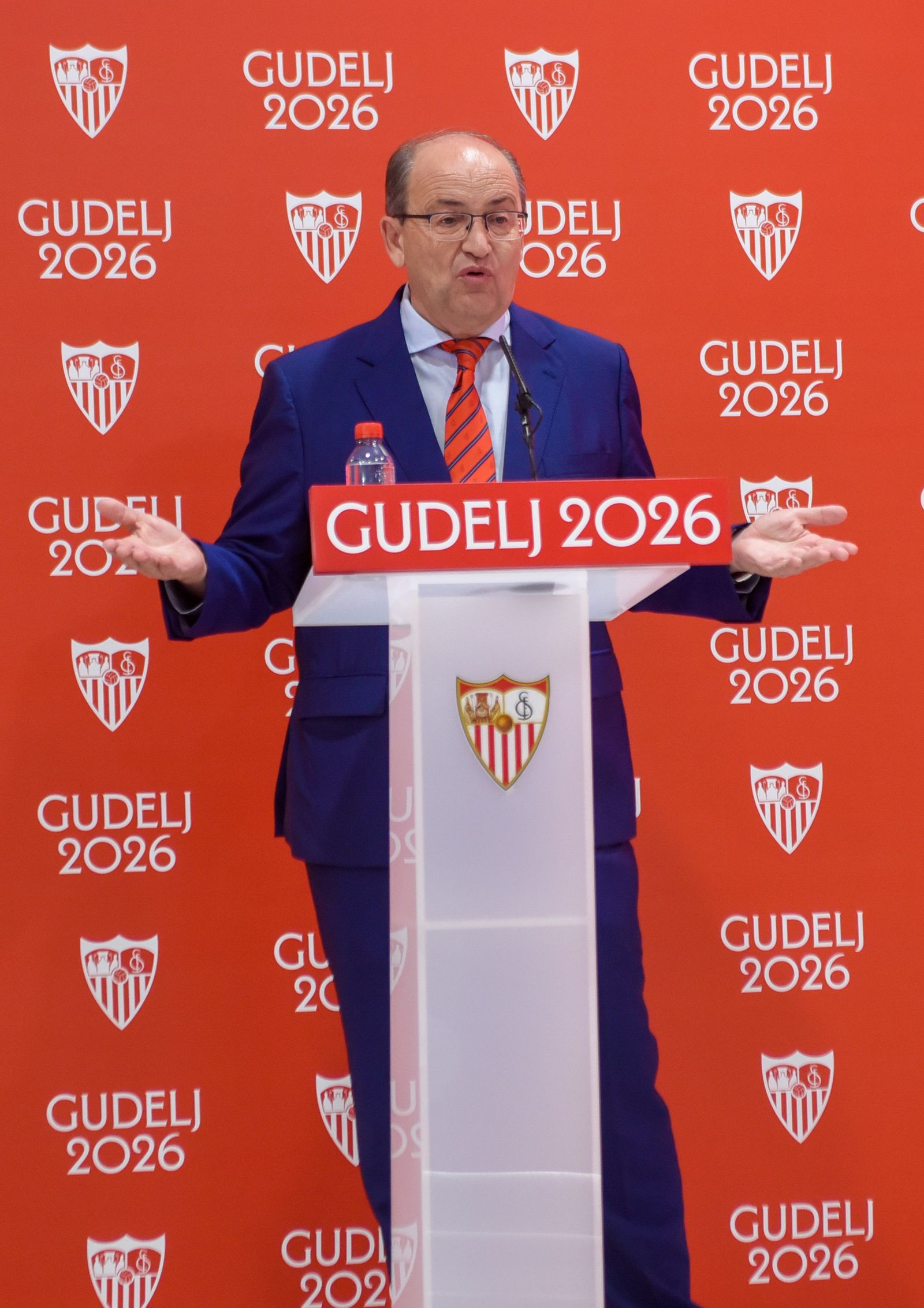 Las imágenes del acto para anunciar la renovacón de Gudelj