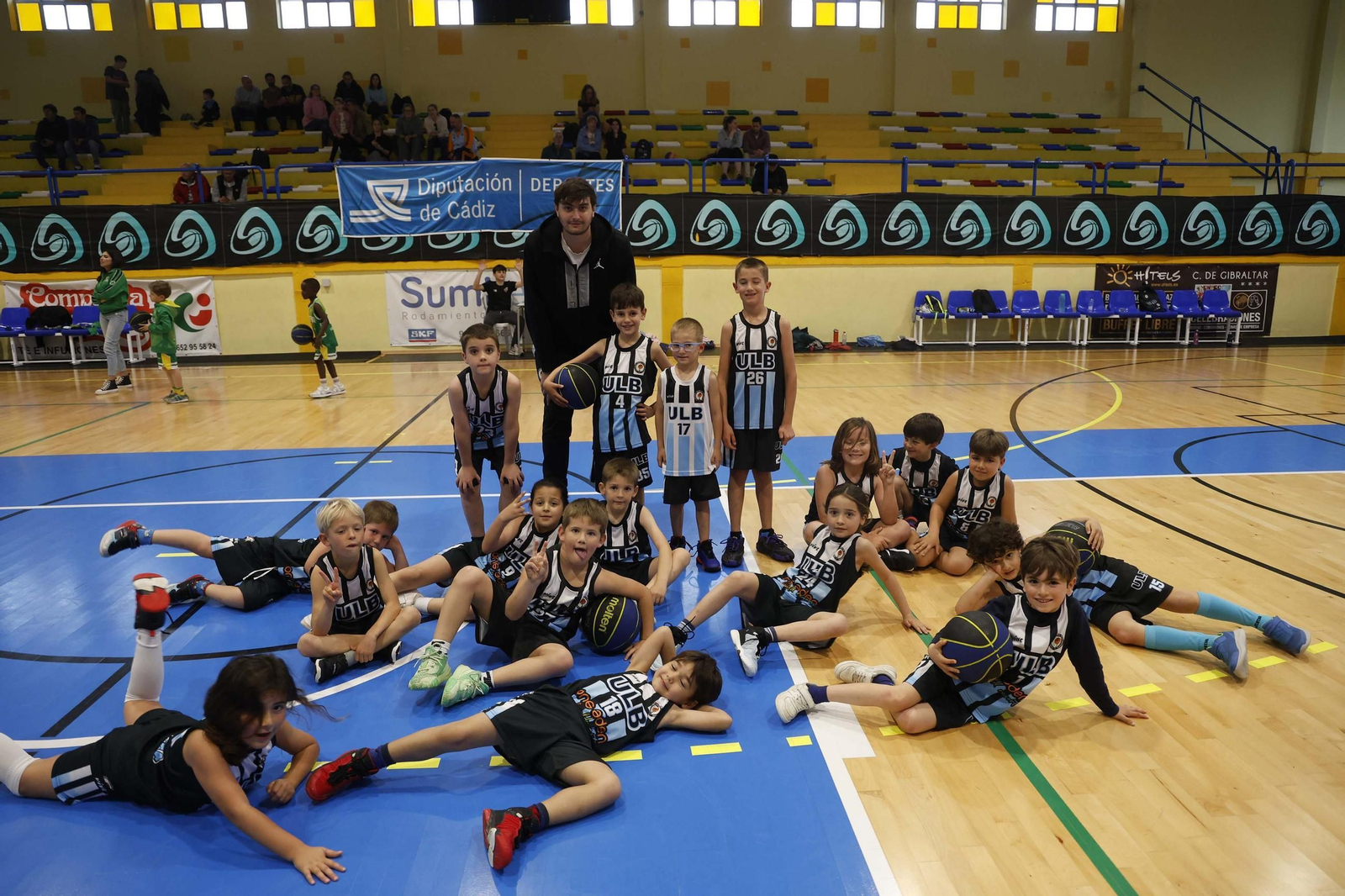 Las fotos de la primera jornada del XIV torneo de baloncesto Semana Santa Ciudad de La Línea