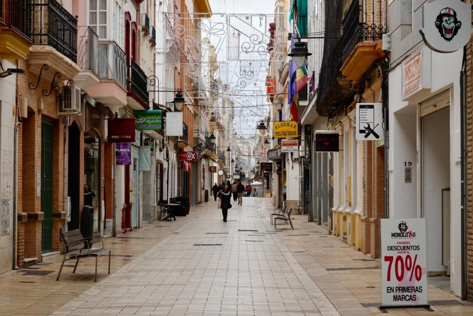 Calle Concepción de Huelva, vacía durante este njeuves.