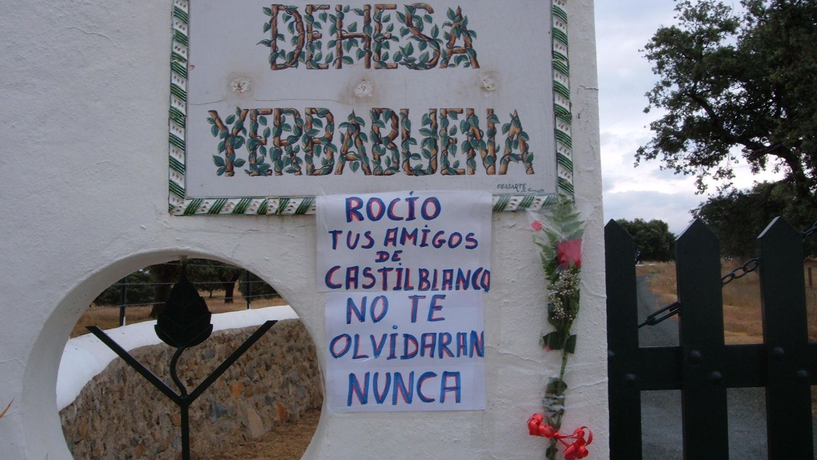 La entrada a la finca, tras la muerte de Rocío Jurado.