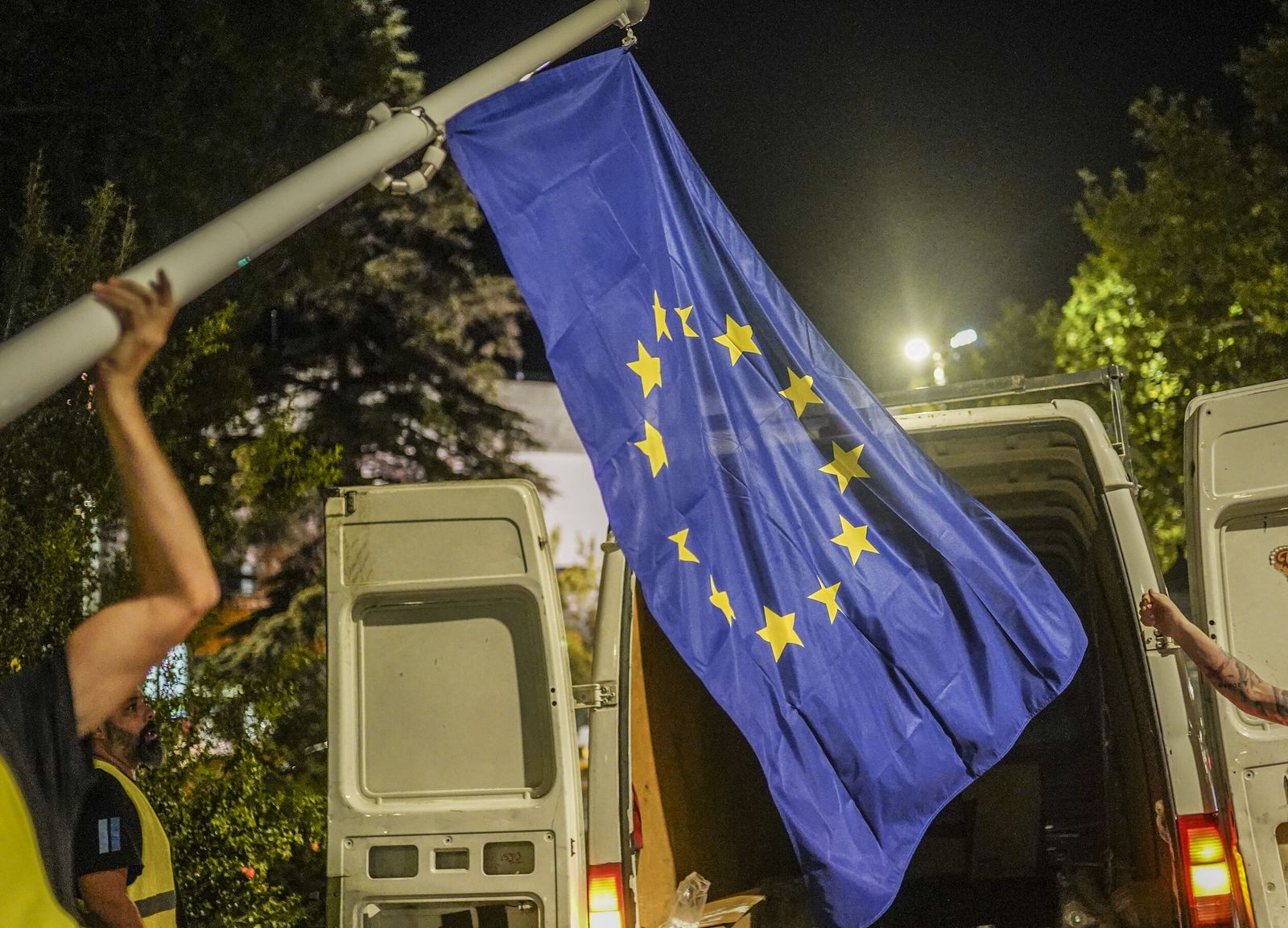 La bandera de la UE ya luce en Granada