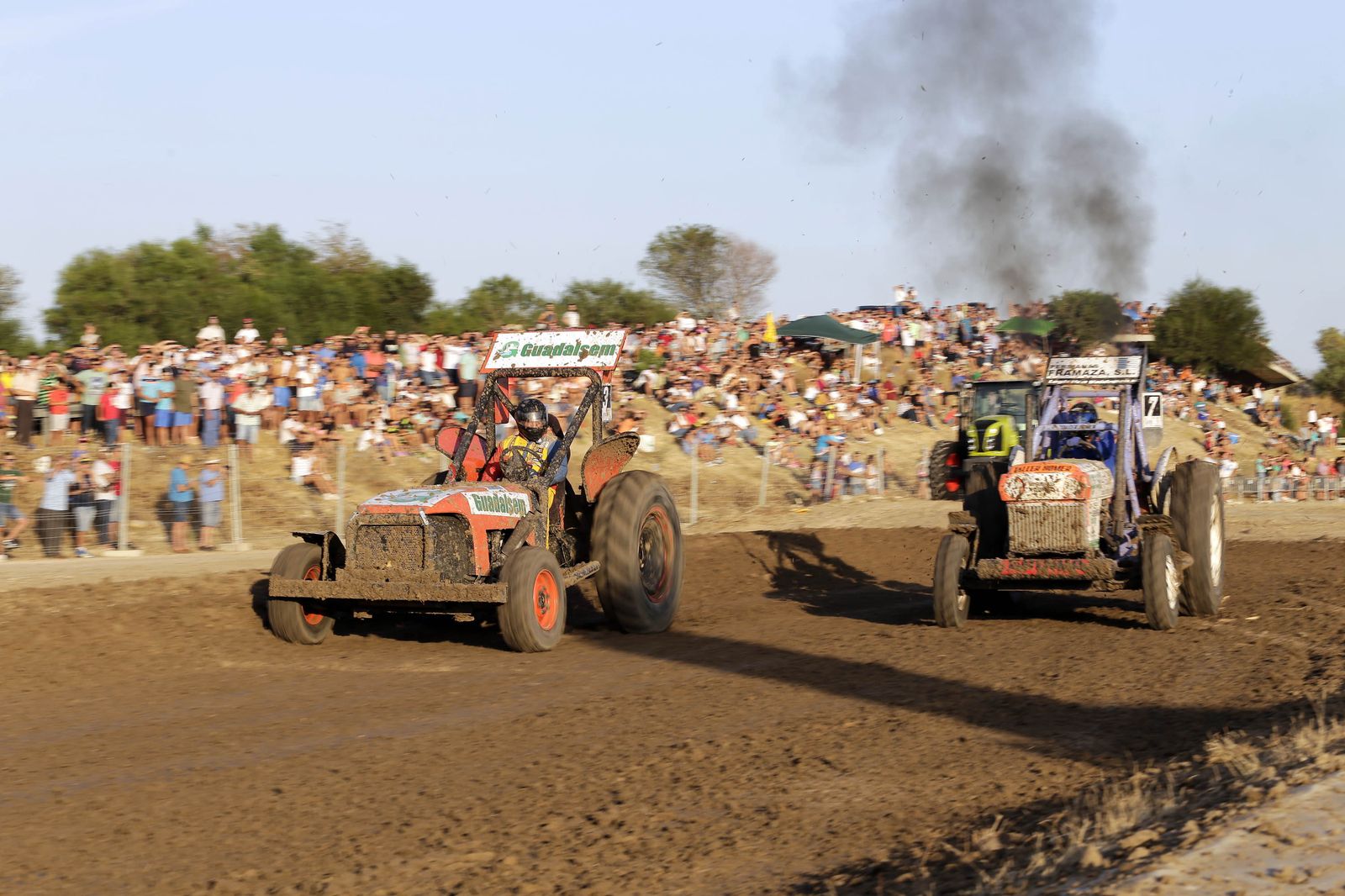Miguel Ángel Márquez y Manuel Mendoza, en la imagen, compitieron hasta la última curva.