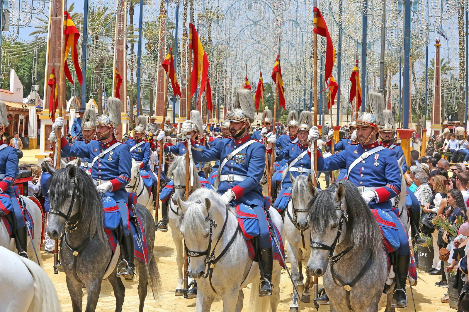 Un instante de la parada hípica protagonizada por la Guardia Real durante la pasada Feria del Caballo.