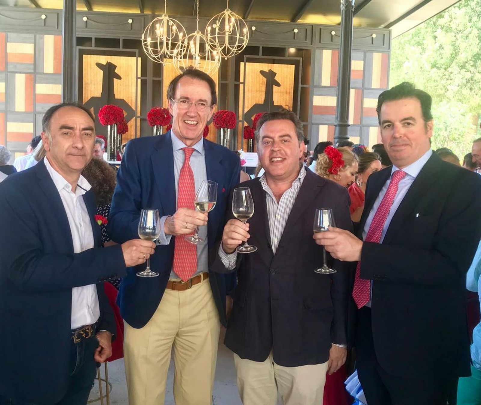 En la caseta de Tío Pepe, el presidente de González Byass, Mauricio González-Gordon, con José Luis Rodríguez, Juan Alfonso Romero y Luis de Diego.