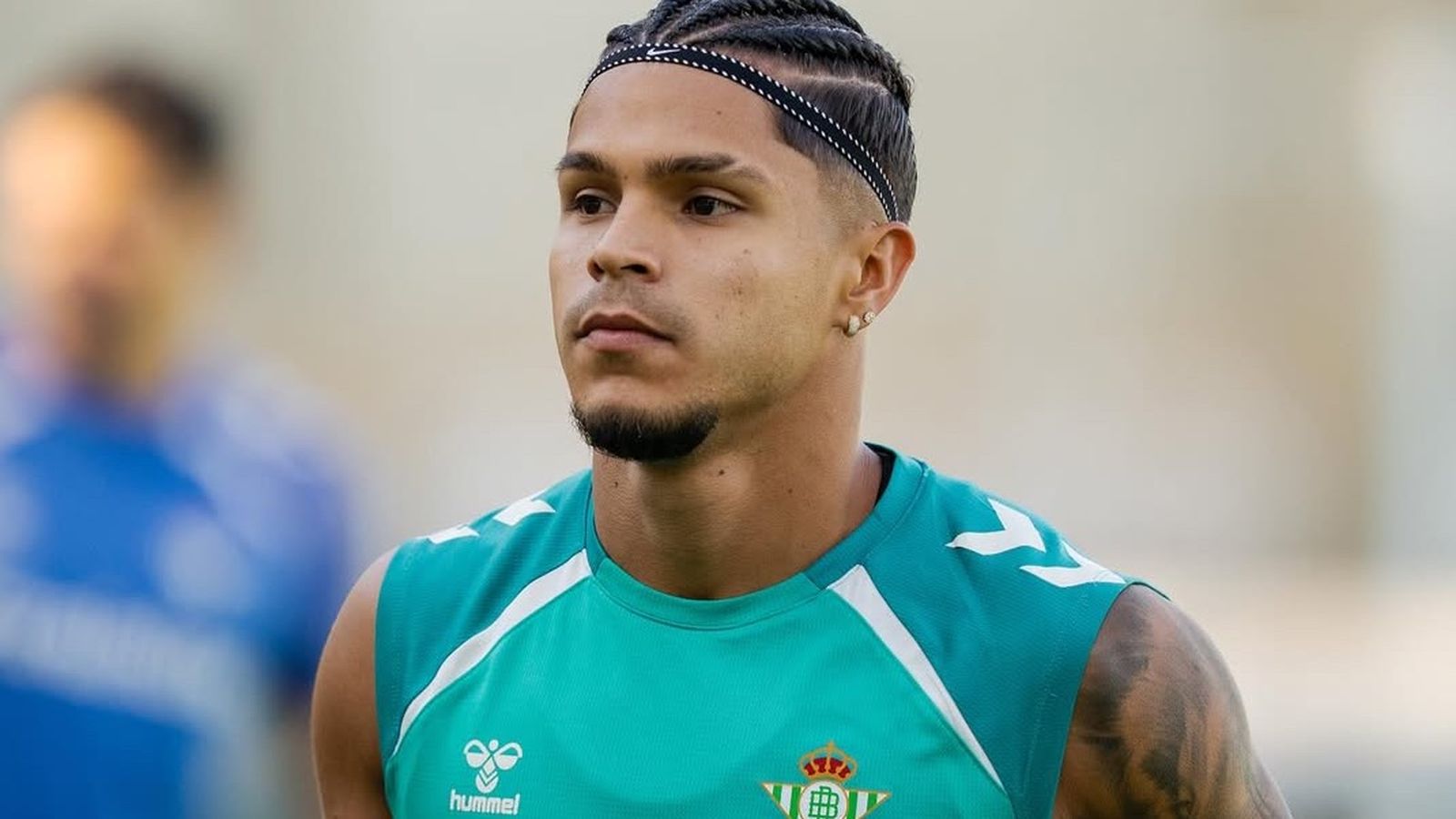 Cucho Hernández entrena con el Betis antes de recibir al Atlético