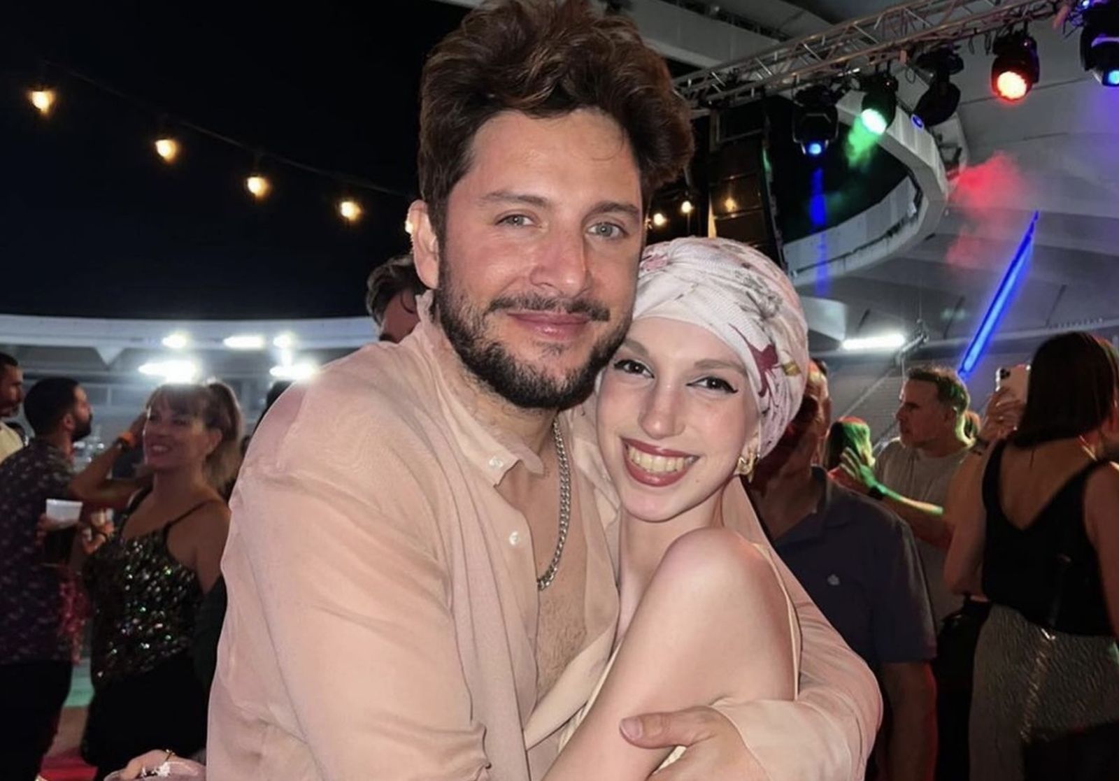 El emotivo homenaje de Manuel Carrasco a Elena Huelva