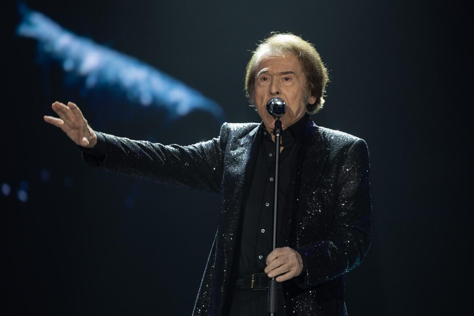 Así se disfruta en Jaén del concierto de Raphael, "Raphaelísimo"