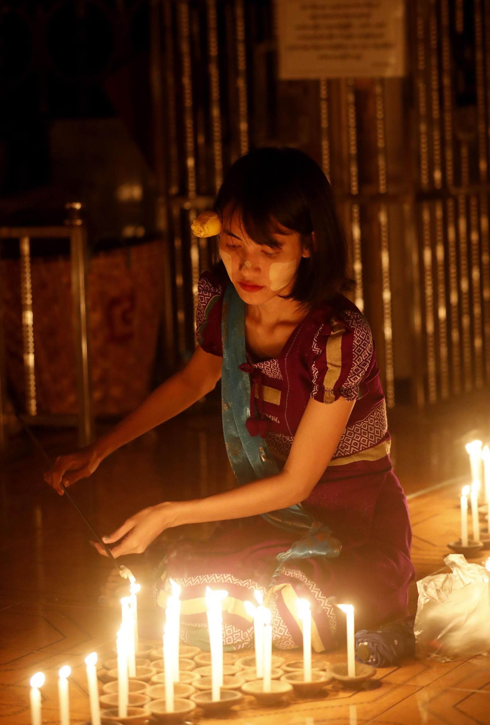 Birmania celebra el Festival de las Luces