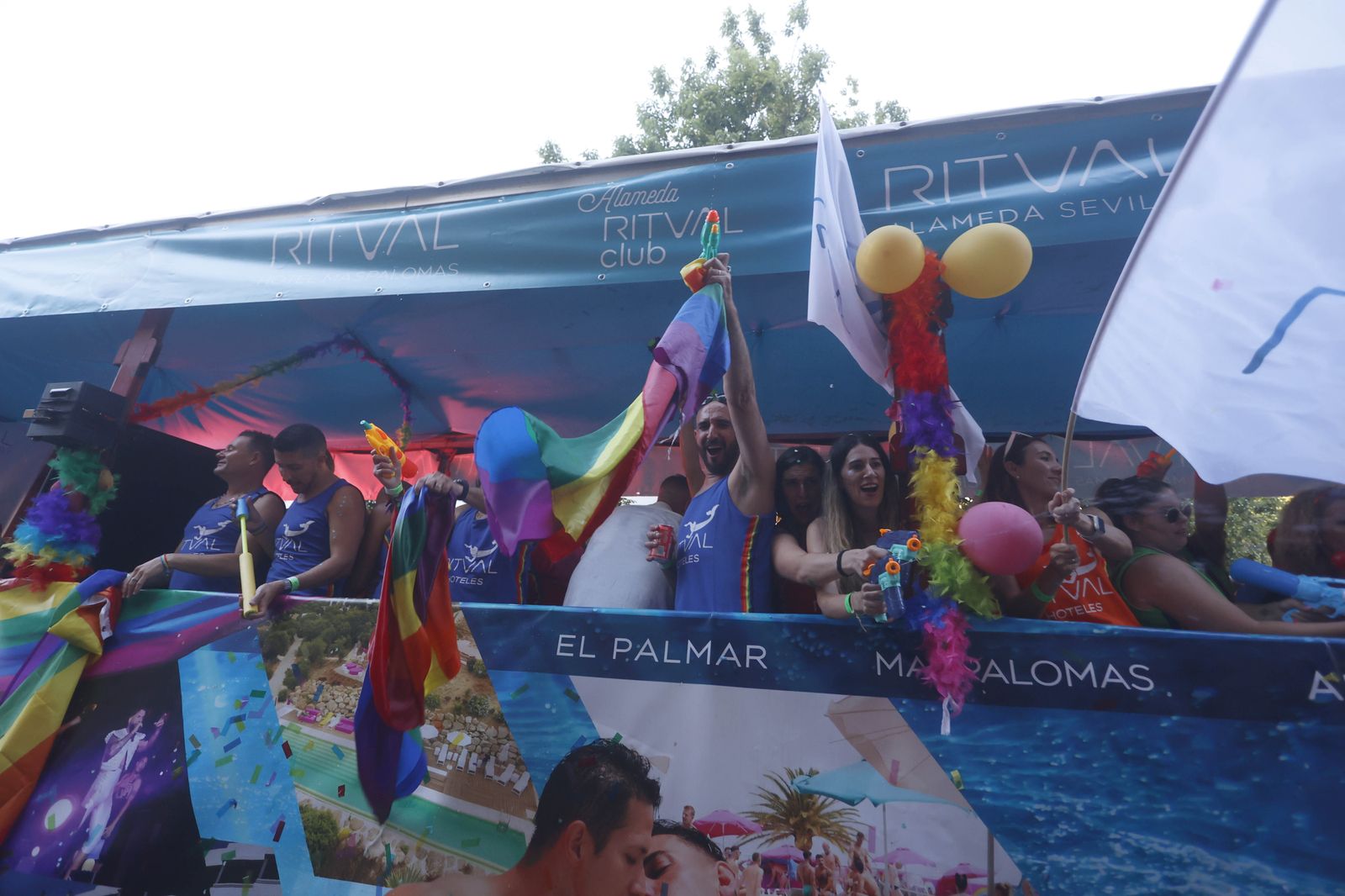 Las imágenes de la cabalgata del orgullo en Sevilla  2022