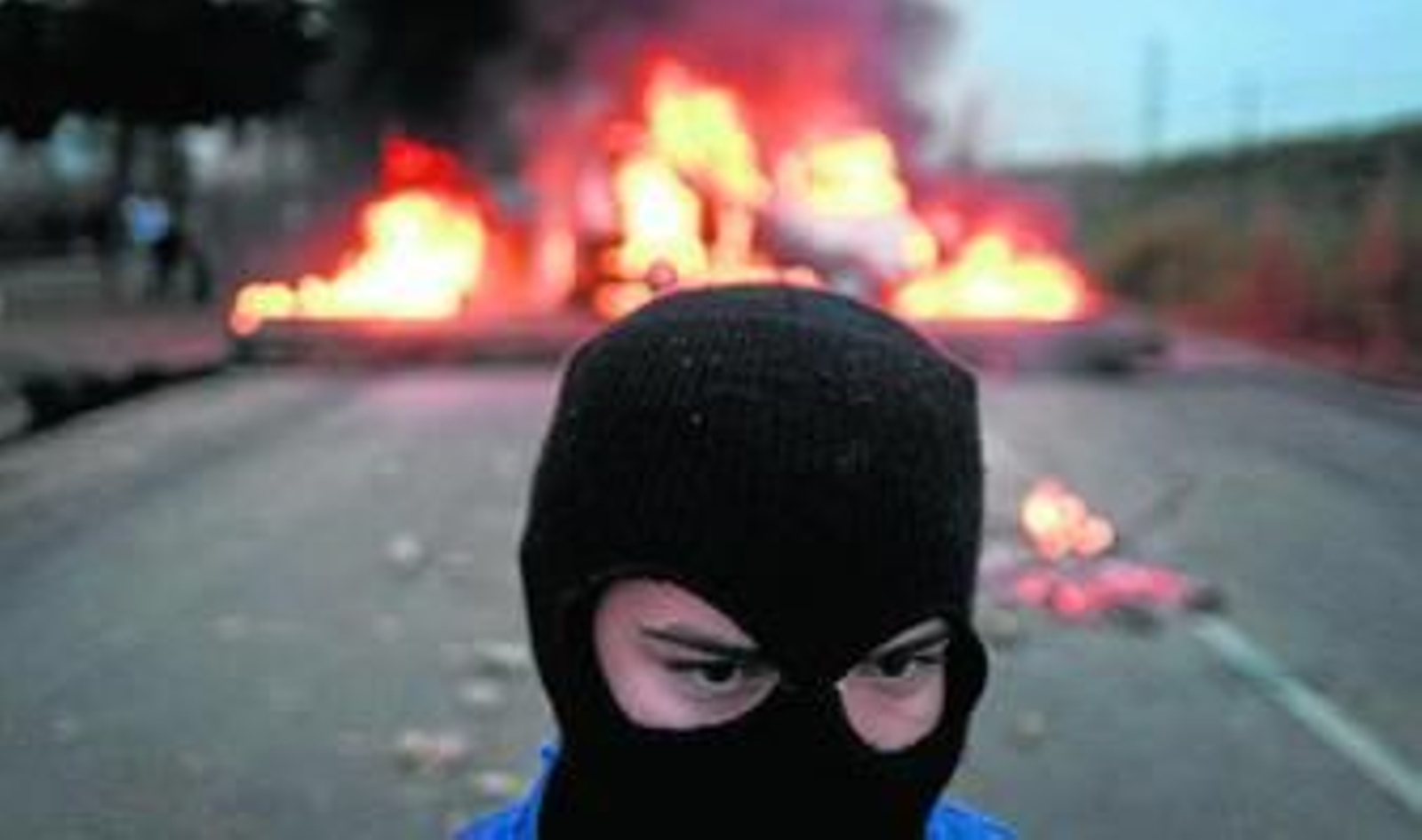 Astilleros calienta la calle mientras la Junta hace una llamada al "realismo"