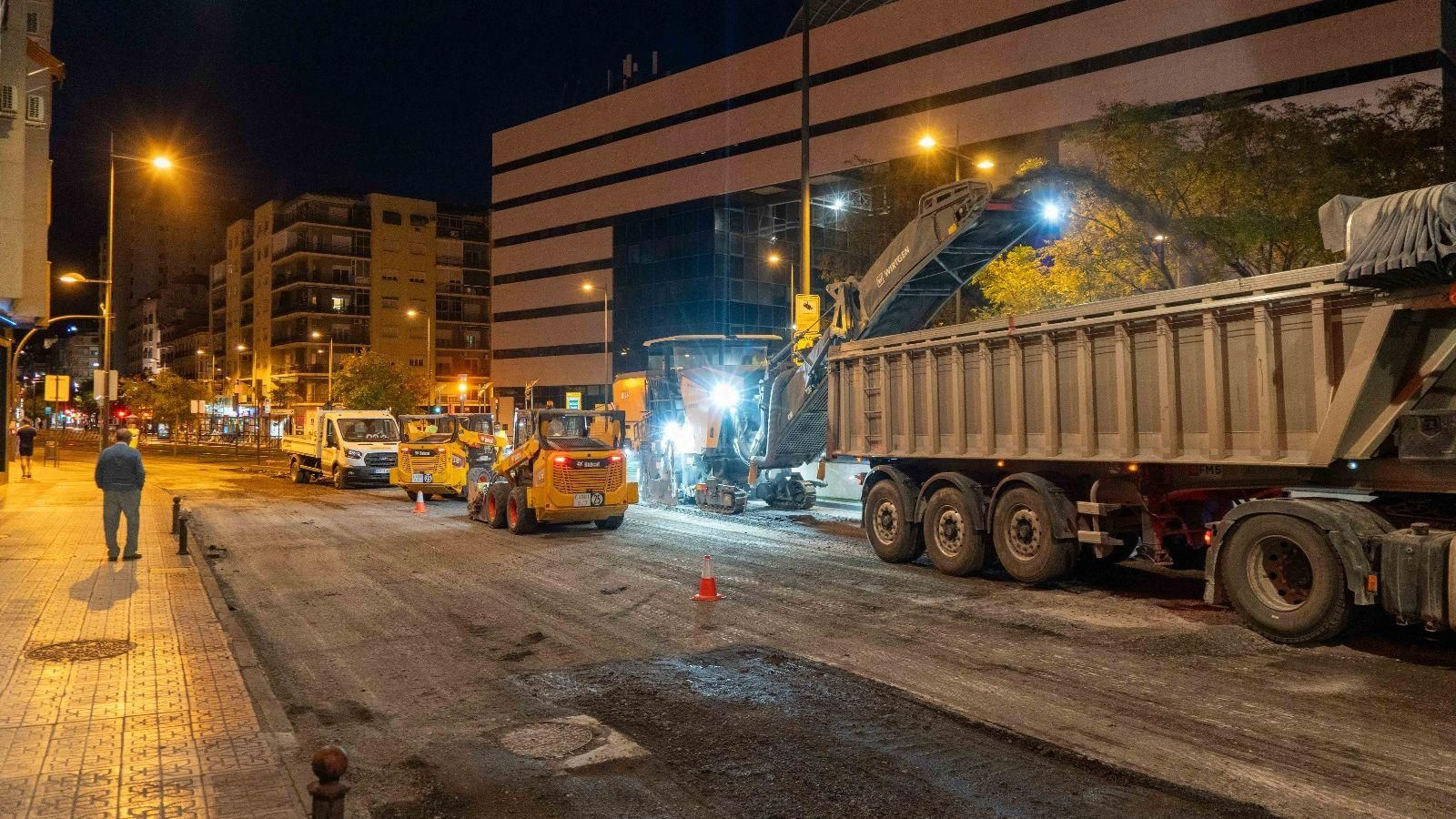 Trabajos del Plan Asfáltico 2025 en la Plaza de la Caleta de Granada
