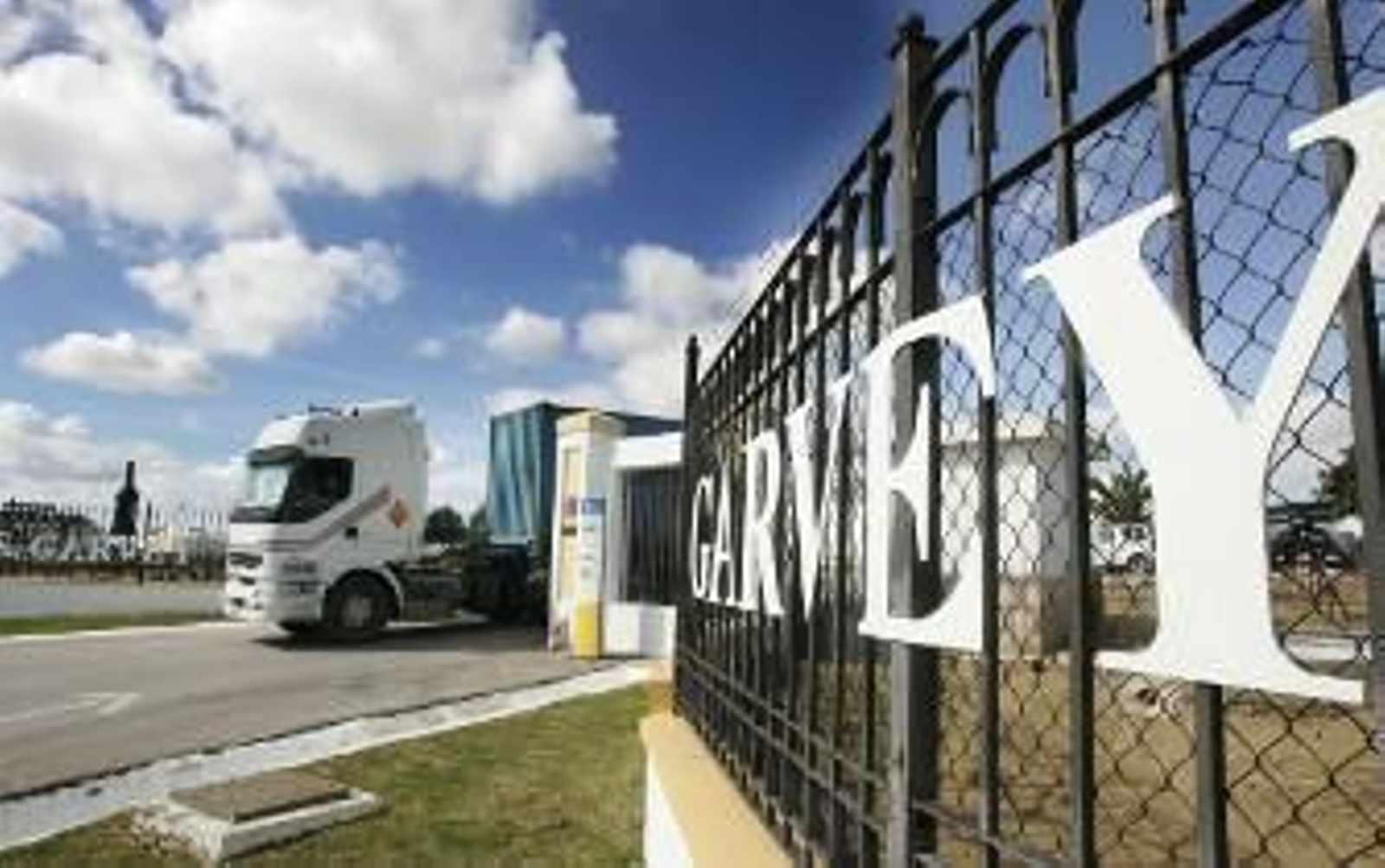 Fundador puja por Garvey y trunca su venta a Asian Alcohol Corporation