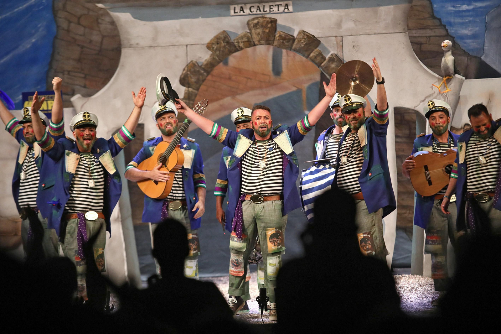 Actuación de la chirigota 'Los Pago alga'