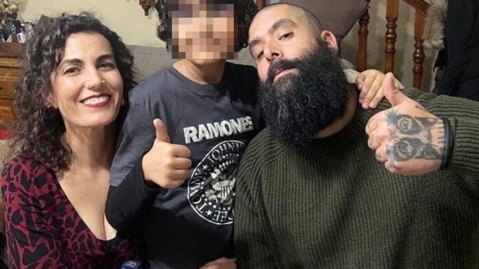 Los padres con Iván, en una foto familiar. Los padres con Iván, en una foto familiar.