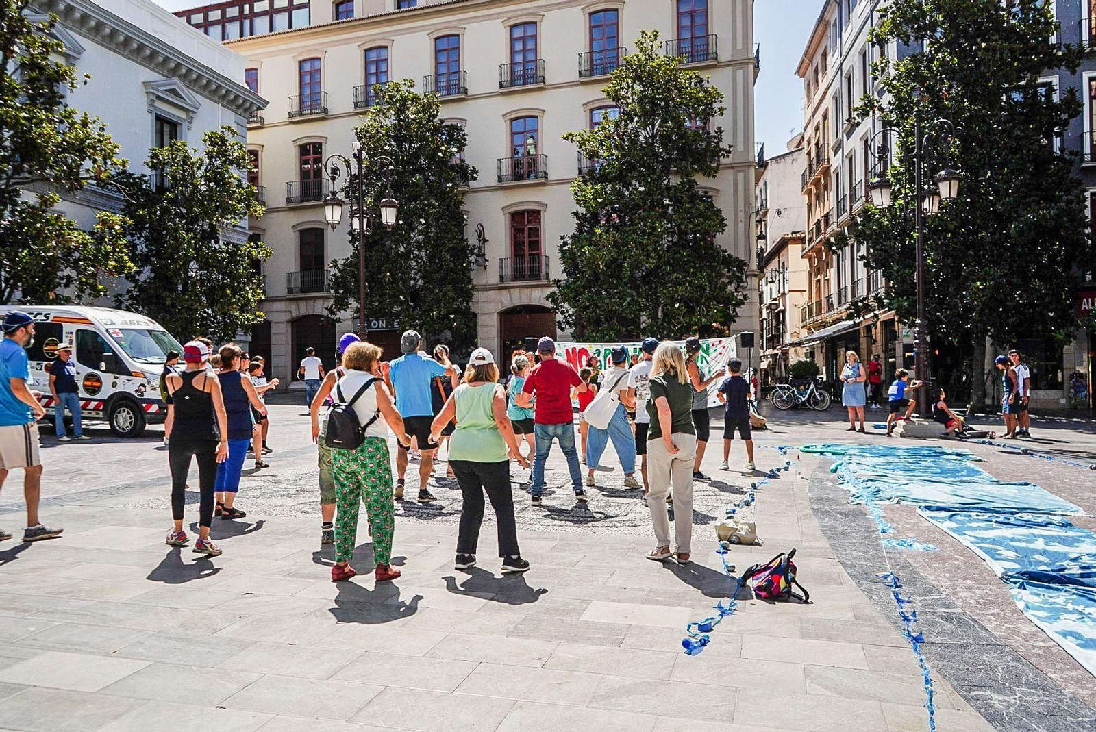 Imágenes: cursos de natación reivindicativos en Plaza del Carmen