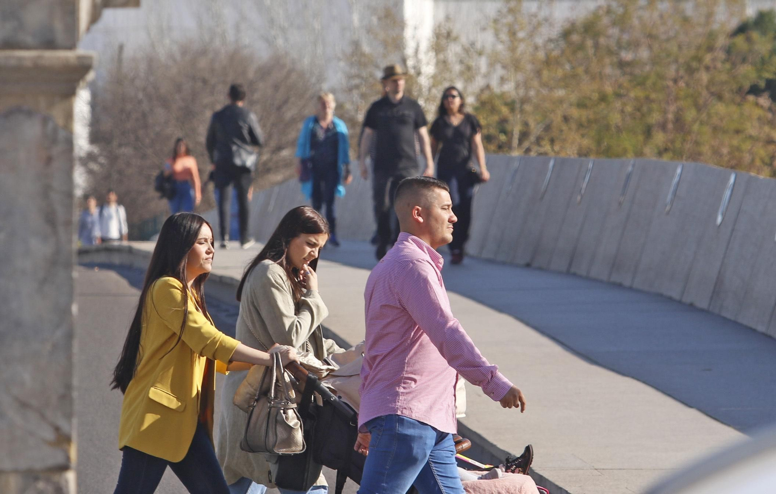 Turistas en el entorno de la Ribera.