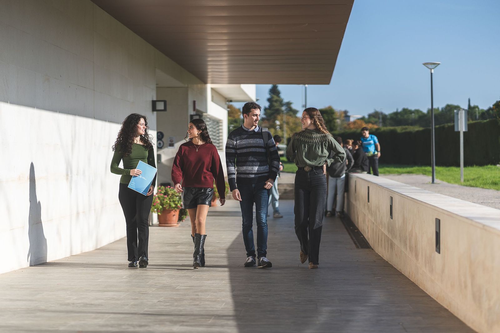 Alumnos de la Universidad Loyola en el Campus de Córdoba.