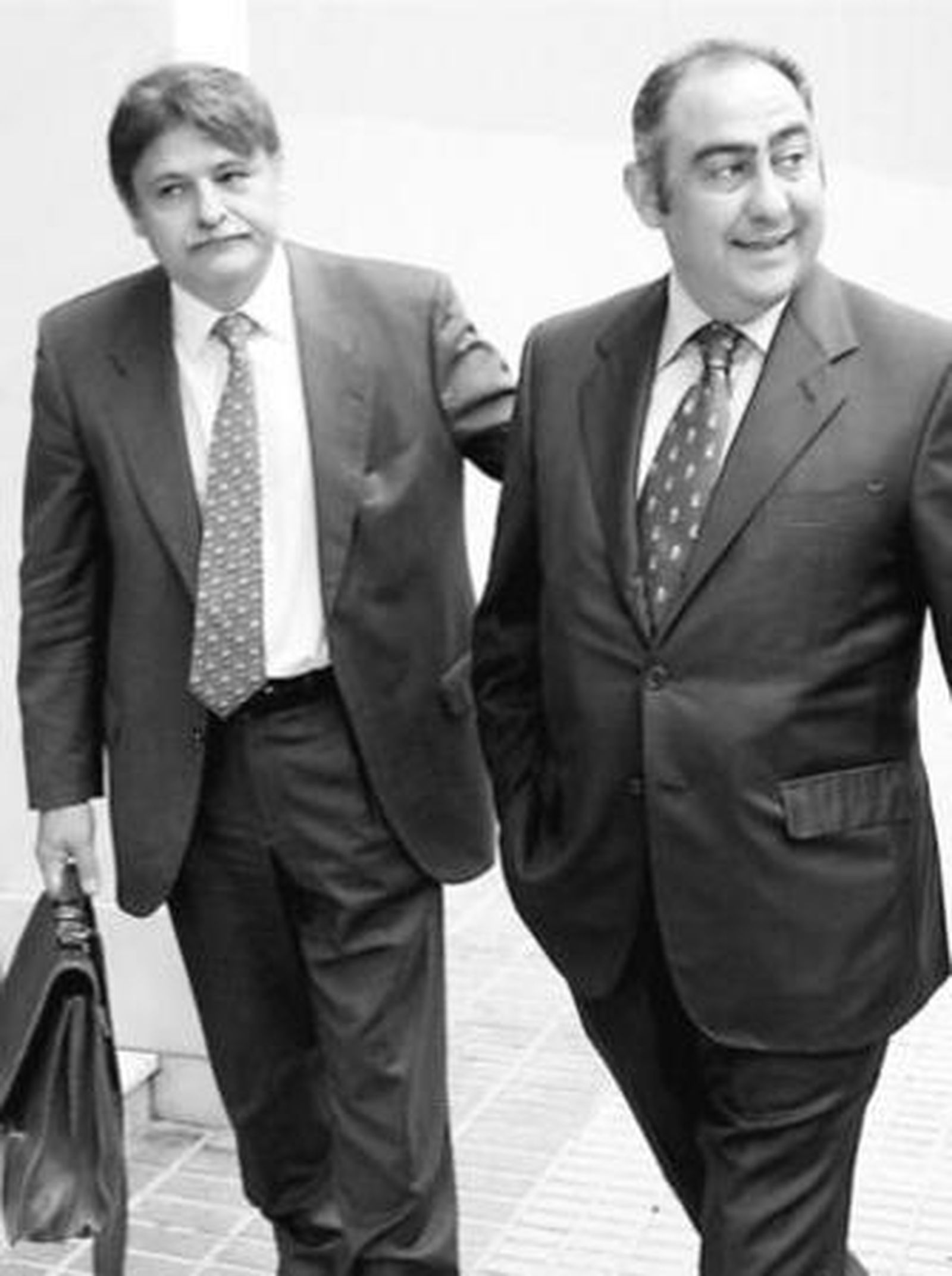 Manuel Rodríguez de Castro, el día que acudió a declarar a los juzgados de Cádiz, junto a su abogado.