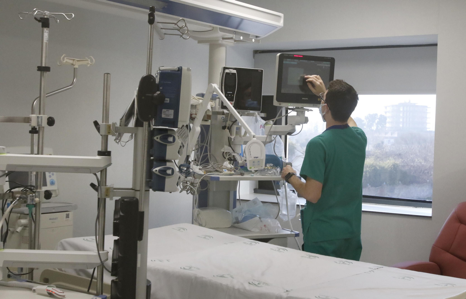 El Hospital Reina Sofía inaugura su nueva UCI Pediátrica