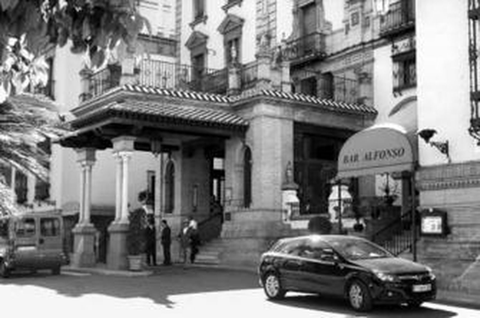 Escalinata de entrada al hotel Alfonso XIII.