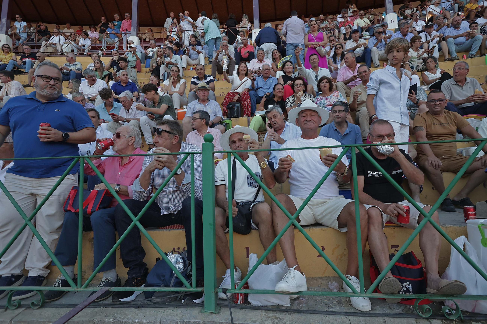 Búscate en la Plaza de Toros 'El Arenal' durante la corrida del domingo de la Feria de La Línea