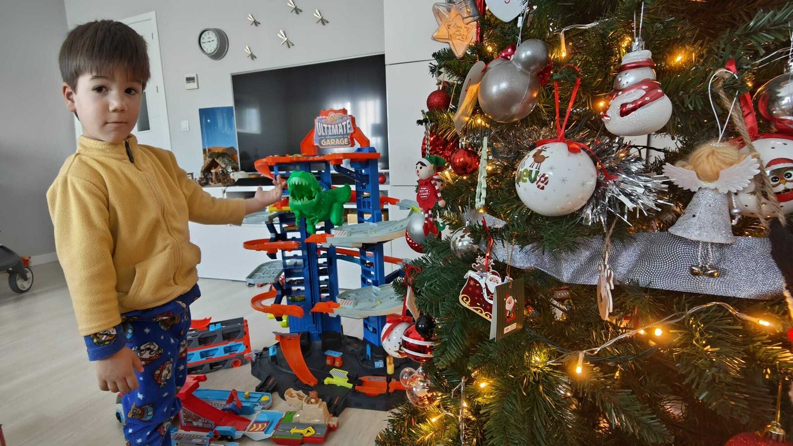 Imágenes de la mañana de ilusión en los hogares de Huelva